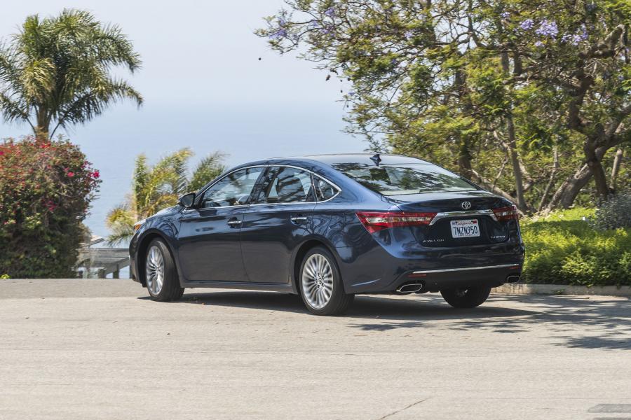  Toyota Avalon Limited 2015 года  (NA) (фото 20 из 31)